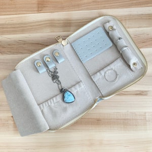 Custodia da viaggio per gioielli, piccolo organizer in similpelle con cerniera per orecchini, collane, bracciali e anelli