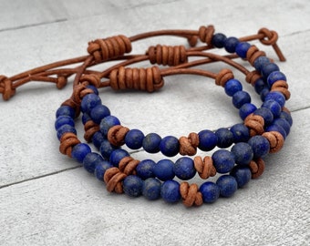 Bracelet en lapis lazuli et cuir marron rustique. Perles mates plus petites de 5-6 mm
