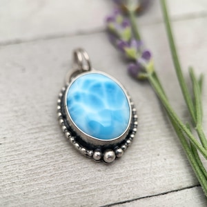 Colgante de larimar y plata de ley 925 maciza. Joyería con auténtica piedra larimar azul dominicana AAA. imagen 10