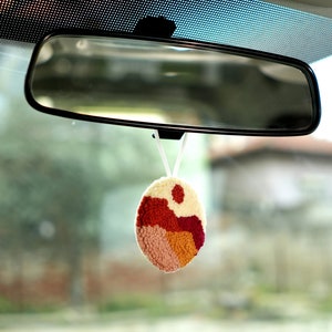 Difusor de coche hecho a mano con aguja de punzón, colgador de espejo de coche estilo bohemio