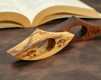 Personalized Floral Wooden Page Holder: Custom Thumb Book Opener in Walnut or Oak