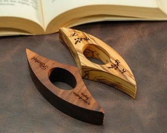 Personalized Wooden Thumb Page Holder: Laser Engraved Reading Tool for Bookworms