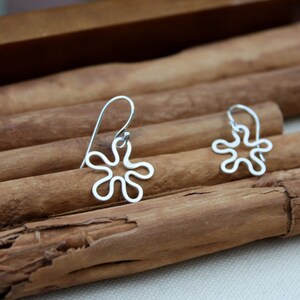 Flowers Sterling Silver Earrings. Spring. Summer. Flowers. Silver flower. Minimalist. flower. abstract.Minimalist.