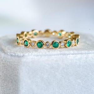 Bracelet en or jaune 14 carats, émeraudes vertes naturelles et diamants sertis clos