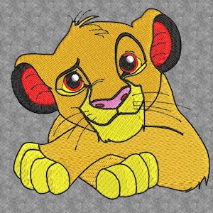 Peut inclure: Une illustration de dessin animé d'un jeune lionceau avec une fourrure jaune, des oreilles rouges et un nez rose. Le lionceau regarde sur le côté avec une expression sérieuse.