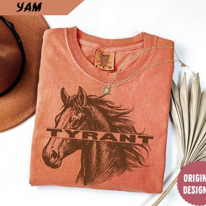 Koszula Comfort Colors® Cowboy Tyrant, koszula Western Bull Riding, koszula Wild Stallion Tyrant, koszula Country Music, koszula Cowgirl, koszulka Western Tee