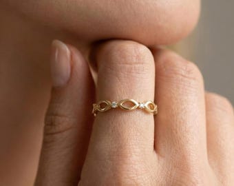 Minimalist Gold Infinity Link Diamond Ring,Dainty Marquise Link Ring with Tiny Diamonds, Promise Ring for Her,Anniversary Gift, Grandma Gift