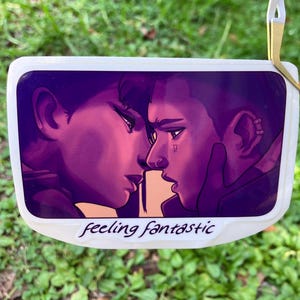 Calcomanía de vinilo para lesbianas de la temporada 2 de Cait/Vi Arcane con sensación fantástica - LGBTQIA+
