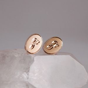 Elegant Vintage 14k Apricot Gold Satin Finish Engraved Cursive “F” Monogram Initial Anson Flat Oval Studs