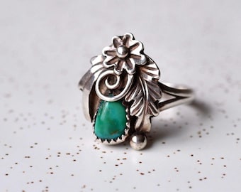Vintage Southwestern Sterling Silver Navajo Green Turquoise Floral Ring