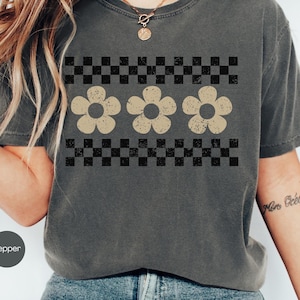 Comfort Colors® Checkerboard Daisy Shirt, Retro Flower Shirt, Checkered Boho Flowers Shirt, Flower Lover Gift, Checkered Flowers T-shirt