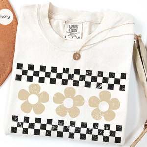 Comfort Colors® Checkerboard Daisy Shirt, Retro Flower Shirt, Checkered Boho Flowers Shirt, Flower Lover Gift, Checkered Flowers T-shirt