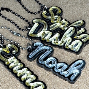 Llavero acrílico personalizado con nombre: etiqueta personalizada para bolso para niños, adultos, profesores y regalos. Estilo retro, letras plateadas o doradas.
