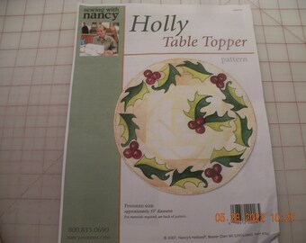 Holly Table Topper - Instructions and Patterns - Holiday