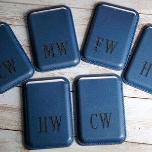 Monedero/tarjetero de cuero magnético MagSafe con monograma o texto personalizado perfecto para iPhone, Samsung y otros con carga inalámbrica