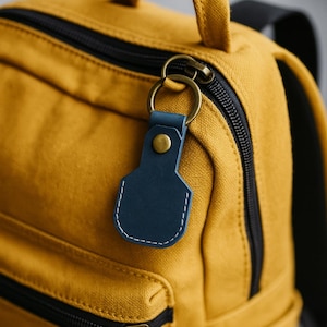 Llavero AirTag de cuero personalizado, hecho a mano, de cuero genuino, con clip, funda personalizada para Apple AirTag, para hombres y mujeres, regalo para él o ella