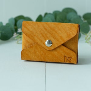 Pequeño tarjetero de piel hecho a mano en estilo sobre | billetera minimalista | personalizado con iniciales
