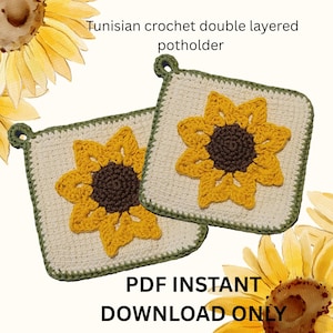 Puede incluir: Dos salvamanteles cuadrados de ganchillo tunecino de doble capa con diseño de girasol. Los salvamanteles tienen una base crema, un girasol amarillo y un centro marrón. Bordes y lazo para colgar verdes. Texto: "PDF INSTANT DOWNLOAD ONLY."