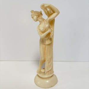 Figura neoclásica de resina de alabastro tallada italiana vintage - Figura de 6,5&quot; fabricada en Italia 1