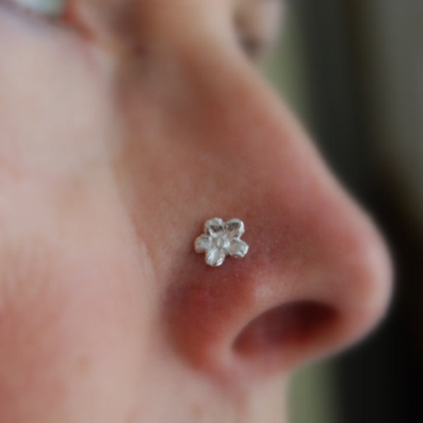 Flower Nose stud / Nose Piercing Stud / Sterling silver Screw / Babies Breath small flower / L Forget-me-not Flower / Nose Bone Flower / L