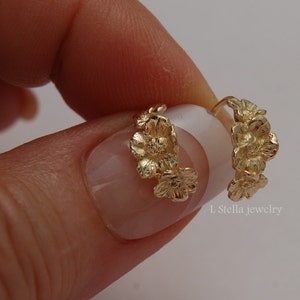 Gold Blumen Ohrringe / 14K Gold Blumen / kleine Ohrhänger / goldene Blumen Ohrringe / kleine Ohrringe / Blume
