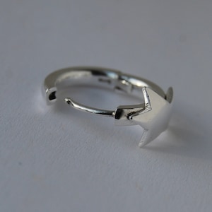 Boucle d'oreille étoile cliquetis hélicoïdale / étoile percée boucle d'oreille conque / étoile boucle d'oreille en argent sterling, 12 mm ou 14 mm OD