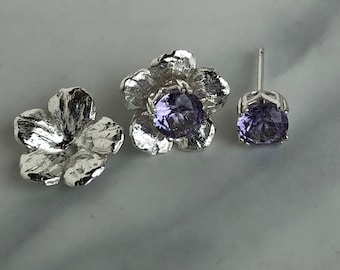 Vestes de boucles d’oreilles sterling / Veste d’oreille de fleur / Rehausseurs de goujons d’argent / Vestes de petites fleurs / Clous / Vestes d’oreille d’argent / Cadeau alexandrite