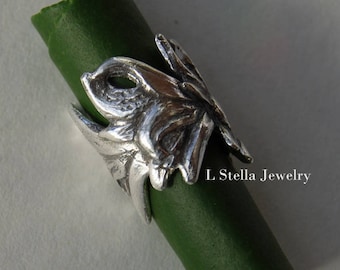 Floral Ear Cuff / Lily Flower Cuff / Wide Sterling Cuff / Non-pierced flower cuff / Three Lilies wrapping around / Conch silver Floral cuff