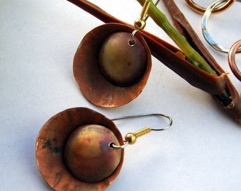 Hammered Copper Earrings / Dark metal  Earrings / Rustic copper earring / Round copper dangle / funky casual /copper earrings / cool gift