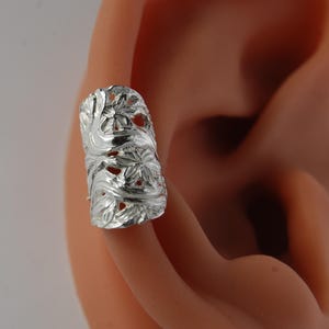 Wide Flower Ear Cuff /Ear Cuff Pierced /  Flower Garden / Pierced 16ga Helix / Conch Auricle Ear Cuff / Inner Conch / silver Floral / Conch