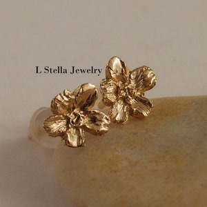 Gold Flower Stud Earrings / 14K Rose Gold Post Earrings / Flower earrings / Baby&#39;s Breath Blossom / Cartilage piercing stud /14k Yellow Gold