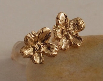 Gold Flower Stud Earrings / 14K Rose Gold Post Earrings / Flower earrings / Baby's Breath Blossom / Cartilage piercing stud /14k Yellow Gold