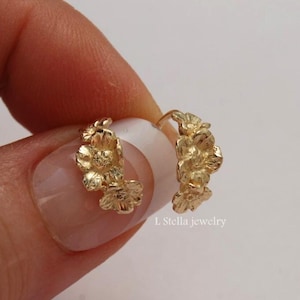 Flower Ear Cuff Pierced Conch 14K Gold Helix Three Flowers Earring Forget-me-not Single pierced tiny hoop