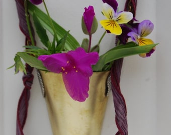 Collana con vaso da giardiniere, piccolo vaso da appendere, collana con vaso di fiori in ottone, portafiori, vaso per fiori della mamma / esposizione di fiori vivi per matrimoni
