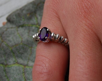 Amethyst Solitaire ring / Scalloped design Ring / Knuckle  Ring /Silver pinky Ring w/stone / Sterling silver gemstone ring / Birstone ring