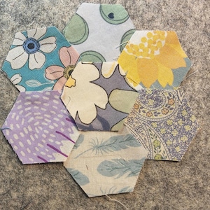Bords 100 x 2,5 cm (non finis) Hexagones en tissu de coton prédécoupés 100 tissus différents Stashbuilder Anglais Rassemblement du papier PPE