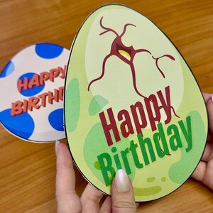 Tarjeta de cumpleaños con forma de huevo de dinosaurio: nace un dinosaurio. Imprimible, descarga digital, tarjetas divertidas para todas las edades, niños creativos. 3 huevos, 12 dinosaurios
