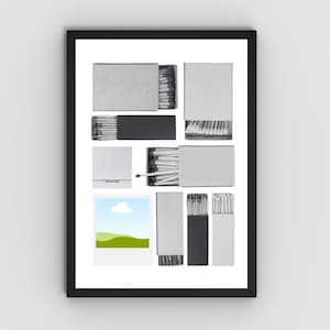 Peut inclure: Une image encadrée en noir avec un fond blanc et un collage de boîtes d'allumettes. Les boîtes d'allumettes sont disposées en grille et contiennent des allumettes de différentes couleurs. Il y a une petite photo d'un paysage vert avec un nuage blanc au centre du collage.