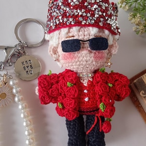G-Dragon Übermensch Amigurumi Crochet inspired by G-Dragon&#39;s world tour concert rose costume, G-Dragon Amigurumi, Bigbang K-Pop