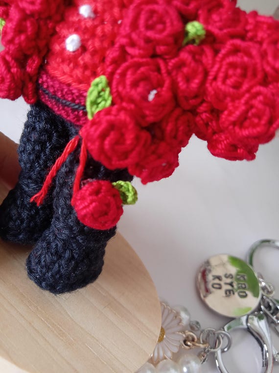 G-dragon Rose Costume Crochet Amigurumi Keychain, Kpop Bigbang Fan