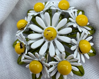 Vintage Domed white daisy with yellow center with green leaves on gold tone base brooch pin