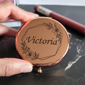 Personalized Compact Mirror – Custom Name & Birth Flower Engraving, Bridesmaid Gift, Birthday Present for Her
