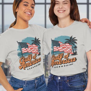 Maglietta retrò Gulf of America: maglietta con grafica vintage con bandiera e palme
