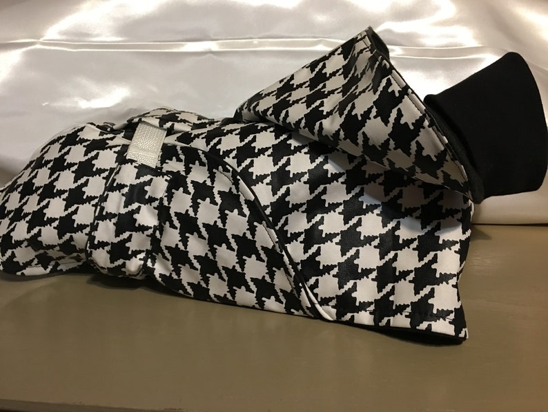 00126-15 Italian Greyhounds Chinese Crested Poodles etc Styled for Small Breeds Black /& White Houndstooth Rain Coat w Fleece Size 15