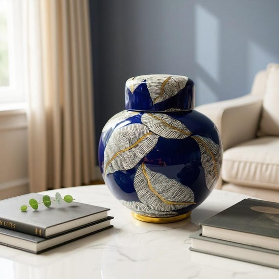 青い陶器の壺 金箔装飾 青い陶器の壺 金箔装飾 青い陶器の壺 金箔装飾 青い陶器の壺