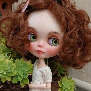 Lara - Aangepaste Blythe OOAK-pop - Kunstpop - Kort bruin haar - Gepersonaliseerde Blythe-pop - Cadeau voor haar
