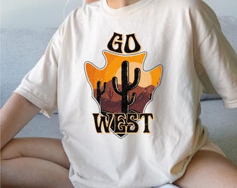 Camiseta con gráfico de cactus Go West: camisa bohemia de estilo occidental para acampar en el desierto