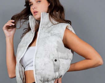 Cropped Sleeveless Puffer Vest with Zip Front Closure