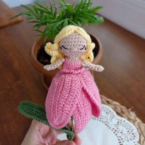 Tulip amigurumi flower