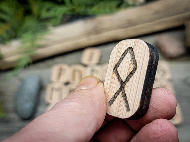 Oak Rune Set, Elder Futhark, Fortune Telling, Divination, Wiccan, Norse ...